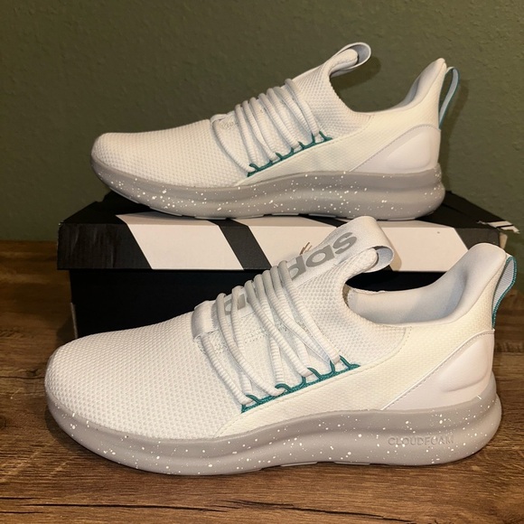 Adidas White Athletic Men's Shoes size 10. Women’s size 11 - Picture 1 of 9